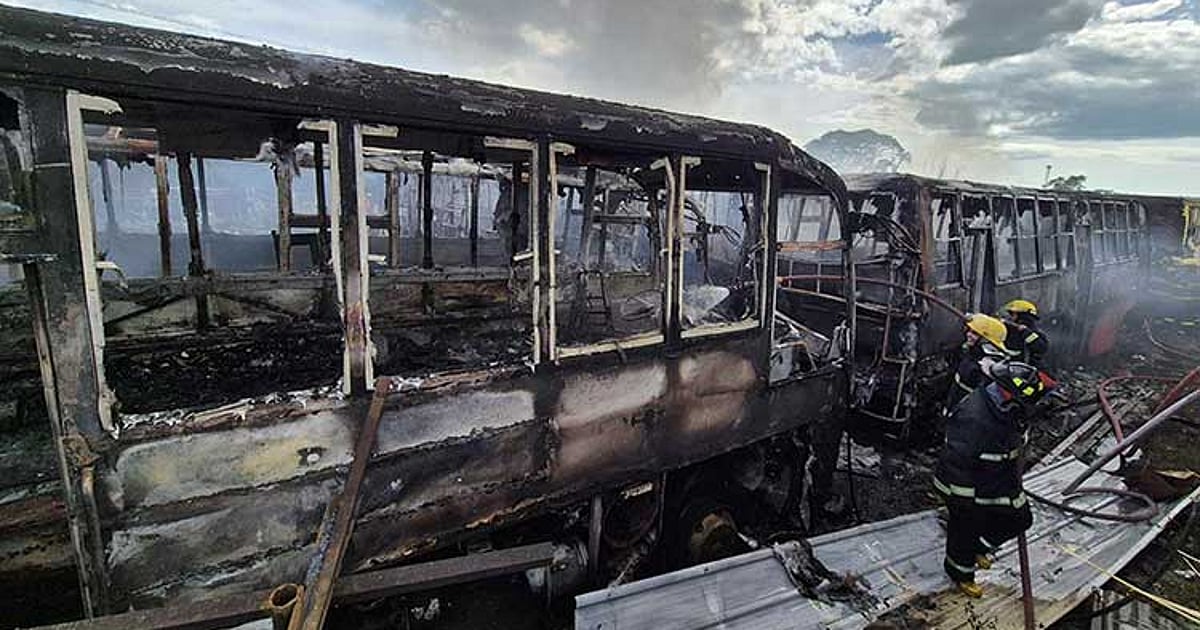 Fire razes 11 unserviceable buses