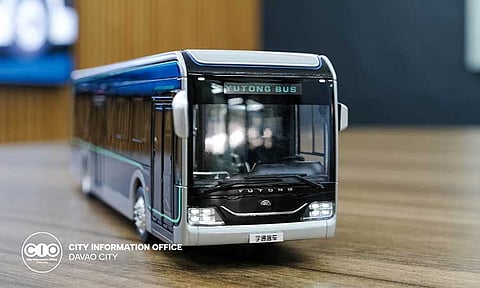 The Davao City Government has procured 10 new low-floor city buses to address current public transport challenges. The buses, from AutoKID Truck Solutions, will serve as part of the DC Bus Interim Bus Service, offering free rides initially. This move was prompted by delays in the larger Davao Public Transport Modernization Project, with data from the city’s Peak Hours Augmentation Bus Service (PHABS) helping identify needed routes and services. The buses are set to arrive by September, with operations expected to begin in the fourth quarter of 2025.