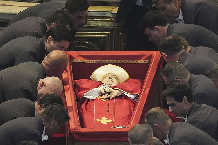 St. Peter's Basilica opens to public to pay their respects to Pope Francis