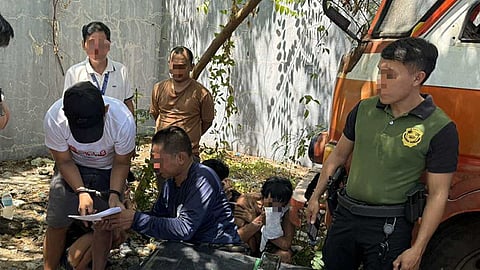 4 ‘nagsuyop’ sulod sa bus, gipangdakop