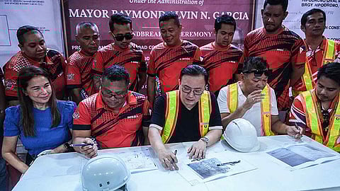 Garcia launches road project in Hipodromo