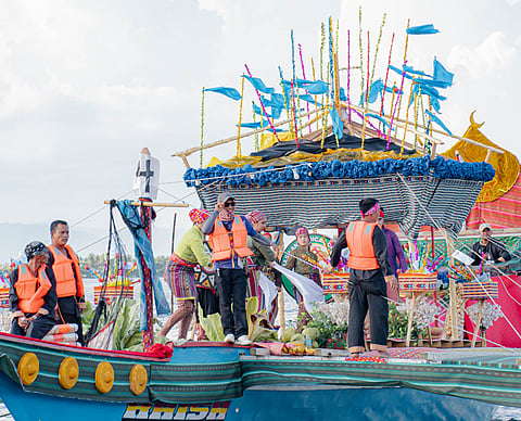 ZAMBOANGA. The Basilan Medical Center (BMC) bags the championship title and P140,000 cash prize in Sakayan Festival 2025, impressing the judges with a float that beautifully represented Yakan culture, blending intricate patterns with meaningful symbolism. 