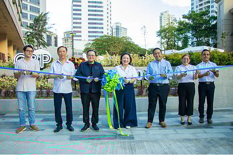 In photo : Jeff Gaisano, Samuel Chioson, CBP Board Member, Mayor Raymond Alvin Garcia, Cebu City Mayor, Jennylle Tupaz, Ayala Land Estates, Sr. Estates Development Head for Central Luzon and Vismin, Victoriana Balcos, APMC Associate Director for Vismin, John Paul Claudio, APMC Director for VISMIN.