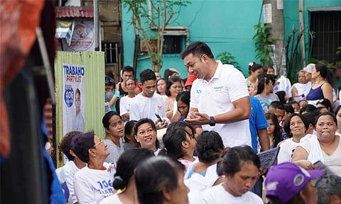 Nominee Nelson de Vega educates Novaliches residents about Trabaho Partylist’s advocacies, and reminds them to be cautious in dealing with people and companies offering them money and jobs online.