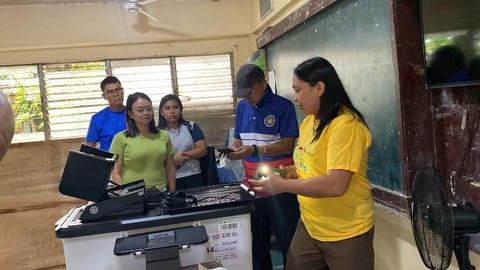 BACOLOD. The Commission on Elections (Comelec) conducts final testing and sealing of Automated Counting Machines (ACMs) in various polling centers in Bacolod City on Wednesday, May 7, 2025. 