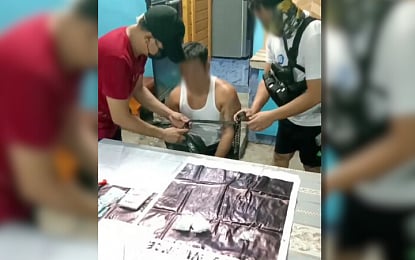 BUY-BUST. Operatives arrest a suspect in an illegal drug buy-bust operation in Bulacan on May 22, 2025. The police confiscated 96.42 grams of shabu worth PHP665,600. (PNA photo by Jason de Asis)