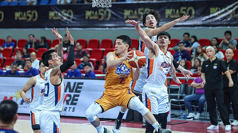 Road Warriors nakuryentihan sa Bolts