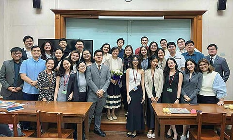 UP Law Prof. Gwen Grecia-de Vera (in the middle, wearing blazer), subject beadle Alyssa Miclat (in the middle, wearing black), Austin Lindain, Japhet Falcutila, Migs Pilapil, Eunice Jacobe, Jasmine Gonzales,  Arvie Cayabyab, Selena Abad, Jai Mejia, Abby Ragasa, Gab Bertulfo, Lian Maglaque, Bianca Cipriano, Karl Trenchera, Juan Gonzaga, Andre Cauilan, Colah Gapuz, Kaylah Concepcion, Brent Salazar, Margaux Abiera, Kristine Biscocho, Kylie Victoriano, Micah dela Cruz, Deithen Angeles, Bianca Lacson, Jaime Serrano, Yanni Castigador, Juls Malcontento, Sam Escueta, and Sam Malangen (from lower left to upper right) are all smiles for their Law 122 class picture.