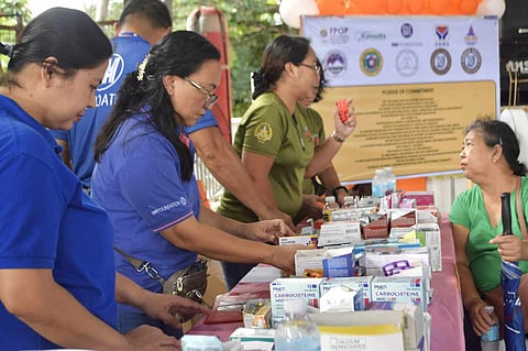 SM Foundation, Inc. handed out free medicines and vitamins prescribed to them by volunteer doctors during the medical mission at AMSAI Mindanao-Cabantian Campus on May 21.