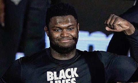 Zion magpabiling lider sa Pelicans