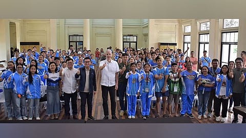 Palaro medalists of Negros Occidental get P941,500 in cash incentives