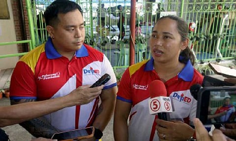 Hidilyn Diaz-Naranjo with her husband and longtime coach, Julius Naranjo (PNA photo by Yancy Lim)
