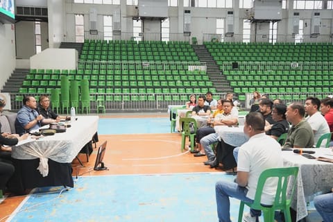 Pampanga Governor Dennis Pineda informs truckers about the provincial government's measures to prevent the entry of hazardous waste into the province. 
-- Pampanga PIO photo