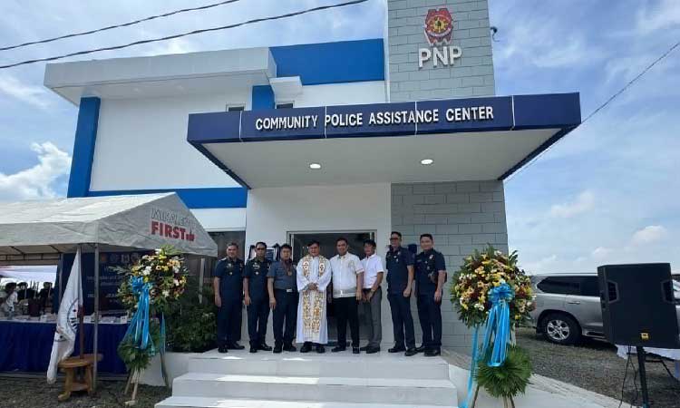 NEW SUBSTATION
Brigadier General Jeffrey Z. Decena, Deputy Regional Director for Administration of Police Regional Office 3; Colonel Jay C. Dimaandal, Director of the Pampanga Police Provincial Office; Minalin Mayor Philip Naguit lead the blessing and ribbon-cutting ceremony for the P4.8-million police substation in Barangay San Isidro in Minalin. - Contributed photo