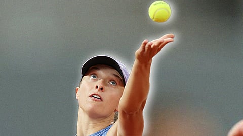 Swiatek marches into semifinal round