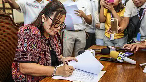 Baricuatro unveils agenda, signs 12 EOs