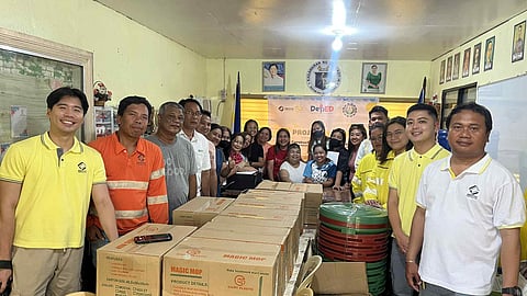 Mga boluntaryo misalmot sa Brigada Eskwela sa 11 ka public schools