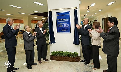 BSP Governor Eli M. Remolona Jr. (third from left) led the inauguration ceremony of the BSP Hub along with Monetary Board Members (from left) Walter C. Wassmer, Romeo L. Bernardo, Benjamin E. Diokno, Rosalia V. De Leon, and Jose L. Querubin.
