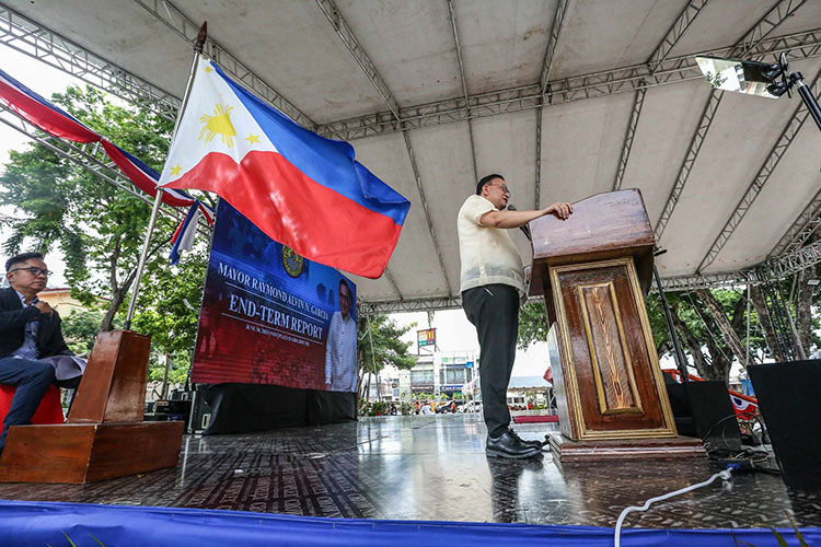 Raymond steps down as mayor, ends term with emphasis on fiscal strength