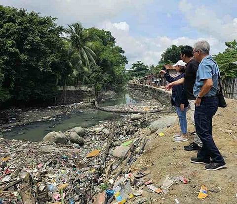 BACOLOD. Bacolod City Mayor Greg Gasataya inspects some drainages along Reclamation Area and Mambulok Creek in Barangays 10 and 12, on Thursday, July 3. 