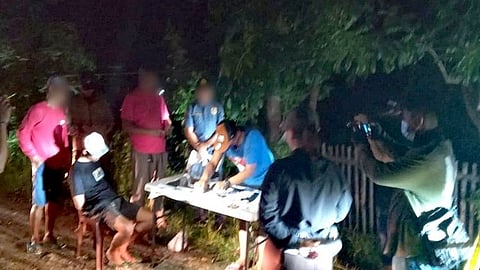 ILOILO. Authorities arrested a high-value drug target and seized suspected shabu worth P340,000 during a buy-bust operation on July 2, 2025, in Barangay Signe, Igbaras, Iloilo. The suspect will face charges under the Comprehensive Dangerous Drugs Act. 