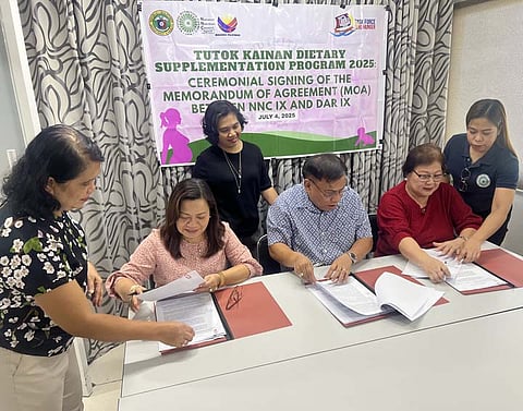 ZAMBOANGA. The Department of Agrarian Reform and the National Nutrition Council forge a partnership to combat malnutrition in nine municipalities in Zamboanga Sibugay province through “Tutok Kainan” Program. The partnership was formalized through the signing of a memorandum of agreement on Friday, July 4, at the regional office of DAR in Zamboanga City. 
