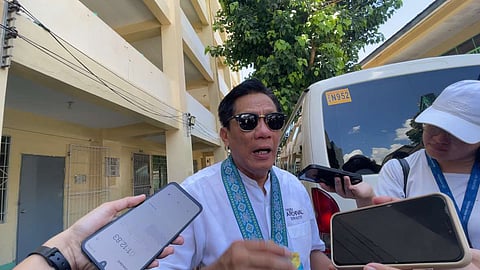 Archival: T-shirt nga tag P20 mil matag usa ‘waste of money’