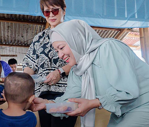 ZAMBOANGA. Mayor Sitti Djalia Turabin-Hataman of Isabela City, Basilan leads the ceremonial first day of the 120-Day Supplemental Feeding Program on Monday, July 7, in Carbon village, Malamawi Island, Isabela City. The feeding program is targeting undernourished children aged six to 59 months, underscoring Hataman’s deep commitment to inclusive nutrition and grassroots health programs.