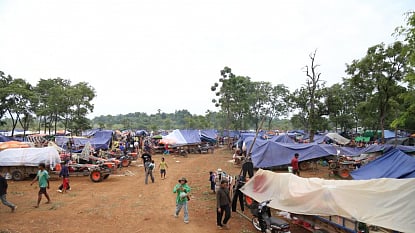 Cambodian evacuees from the Cambodia-Thai border conflict gather at a refuge in Oddar Meanchey province, Cambodia on July 26, 2025.  (Xinhua)