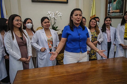 12 ka doctor gi-hire, i-deploy sa 8 ka tambalan sa Sugbo