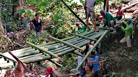 ILOILO. Residents, barangay officials, and 1st IPMFC personnel join forces to build a bamboo bridge in Sitio Tambulan, Barangay Mayang, Tubungan, Iloilo on August 10, 2025. 