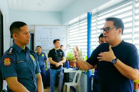 BACOLOD. Mayor Greg Gasataya visits Police Station 1 along with BCPO director Colonel Joeresty Coronica and checked the condition of the three teenagers who were allegedly involved in threatening a student from outside a restaurant near the public plaza on Wednesday, August 13. 