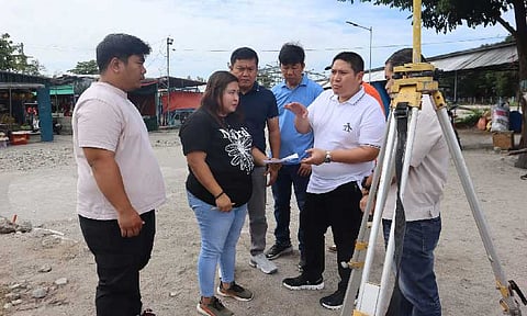 INSPECTION
Mabalacat City Mayor Geld Aquino leads the inspection of the proposed site of Emergency Response Station located at the corner of MacArthur Highway and Delfin Lee Drive in Xevera Subdivision. He is joined by City Engineer’s Office personnel and surveyors. - Photo by Mabalacat CIO