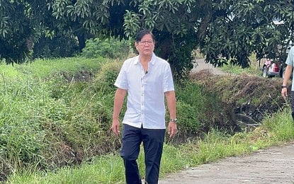 GHOST PROJECT. President Ferdinand R. Marcos Jr. inspects the reinforced concrete riverwall project in Baliwag City, Bulacan, on Wednesday (Aug. 20, 2025). The structure was nowhere to be found during the President's visit. (Malacañang Press Corps photo)
