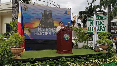 Mandaue honors National Heroes Day with flower offering