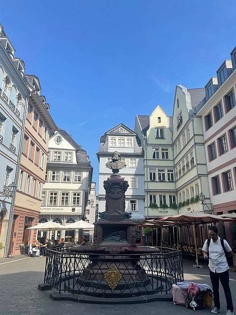 Frankfurt: Siyudad nga nagtagbo ang karaan ug moderno