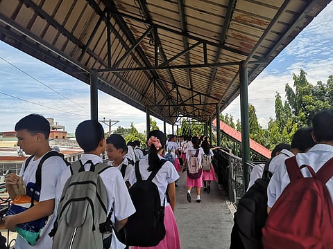 Clearing operation ipatuman sa 9 ka skywalks sa Mandaue
