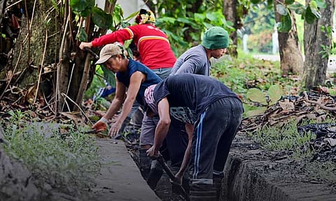 Davao Cenro monitors brgy clean-up drives