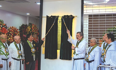 MOMENT. The unveiling of the University marker.
