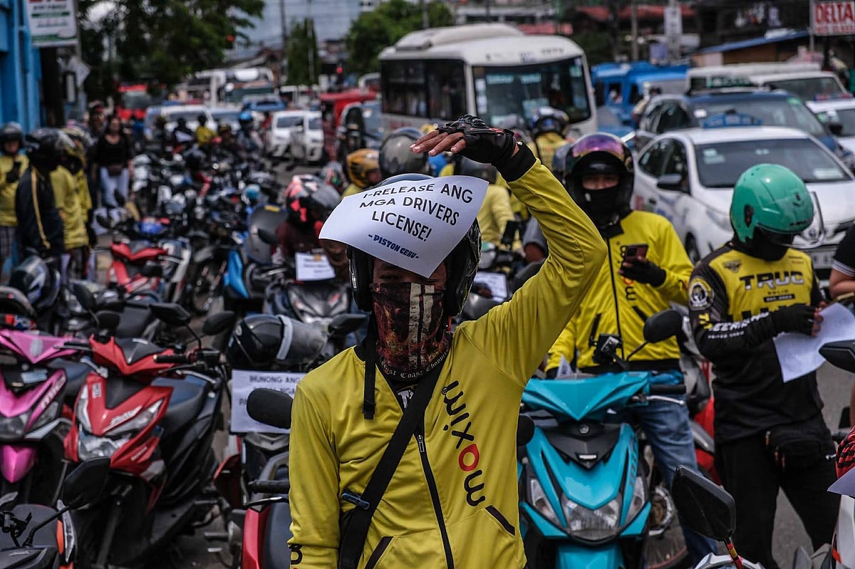 Cracks down on 'colorum' motorcycle taxis, not Maxim riders