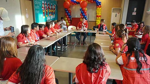 DSWD chief meets 4Ps staff, beneficiaries in Iloilo