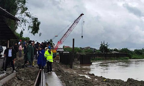 Inspection of the flood control project in Candating, Arayat, Pampanga. DPWH Secretary Vince Dizon leads the inspection while other leaders present are Vice Governor Dennis Pineda, Baguio Mayor Benjamin Magalong, and Arayat Mayor Jeff Luriz. -Photo courtesy of Arayat Information Office

