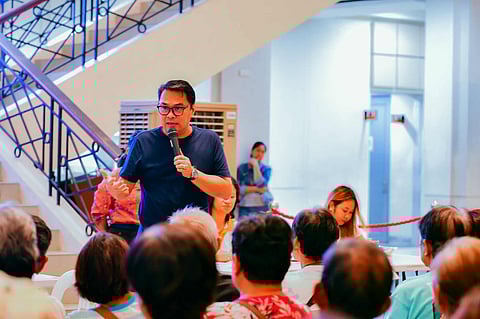 BACOLOD. Bacolod City Mayor Greg Gasataya assures fire victims that the City will provide more assistance so they can go back to their normal daily activities. 