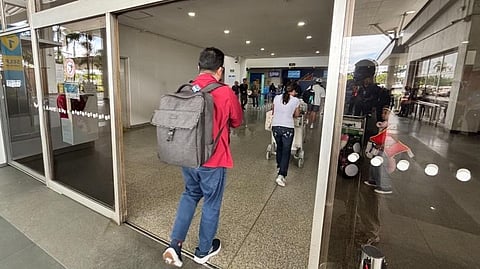 ILOILO. Passengers pass through the Iloilo International Airport following the full implementation of the removal of the initial screening on October 10, 2025, in compliance with President Ferdinand Marcos Jr.’s directive. The move aims to improve passenger convenience while maintaining strict security measures.