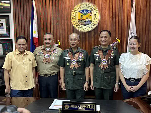 ILOILO. Governor Arthur Defensor Jr. (Left) and Vice Governor Nathalie Ann Debuque (right) present plaques of recognition to Lieutenant General Antonio Gustilo Nafarrete (4th from left), Lieutenant General Luis Rex Deza Bergante (center), and Lieutenant General Jimmy Decalit Larida (second from left) for their outstanding service that brought pride to Iloilo Province. 