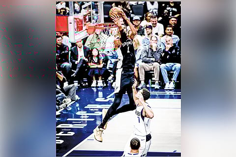 Gimakmak sa Spurs and Mavs