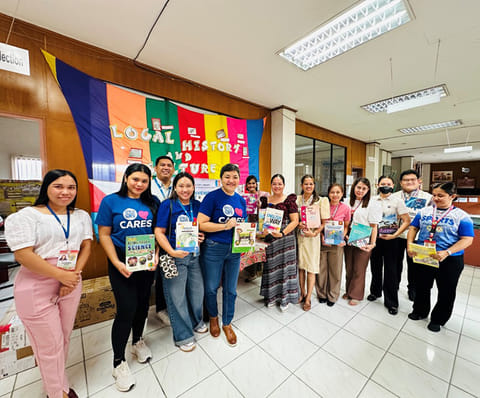 ZAMBOANGA. SM City Mindpro turns over books to the Zamboanga City Library as part of SM’s nationwide “Book Nook” campaign. 