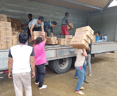 ZAMBOANGA. The Department of Social Welfare and Development (DSWD) distributed on Wednesday, October 29, family food packs to families displaced by fighting in Tipo-Tipo, Basilan province. 