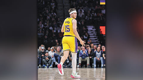 Reaves bayani sa Lakers