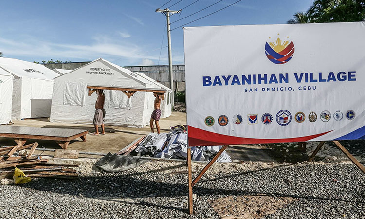 Quake survivors still in temporary shelters